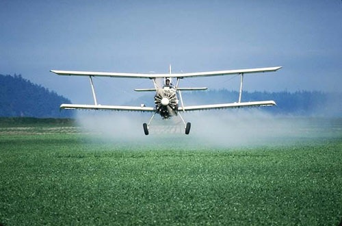 pesticidesprayplane
